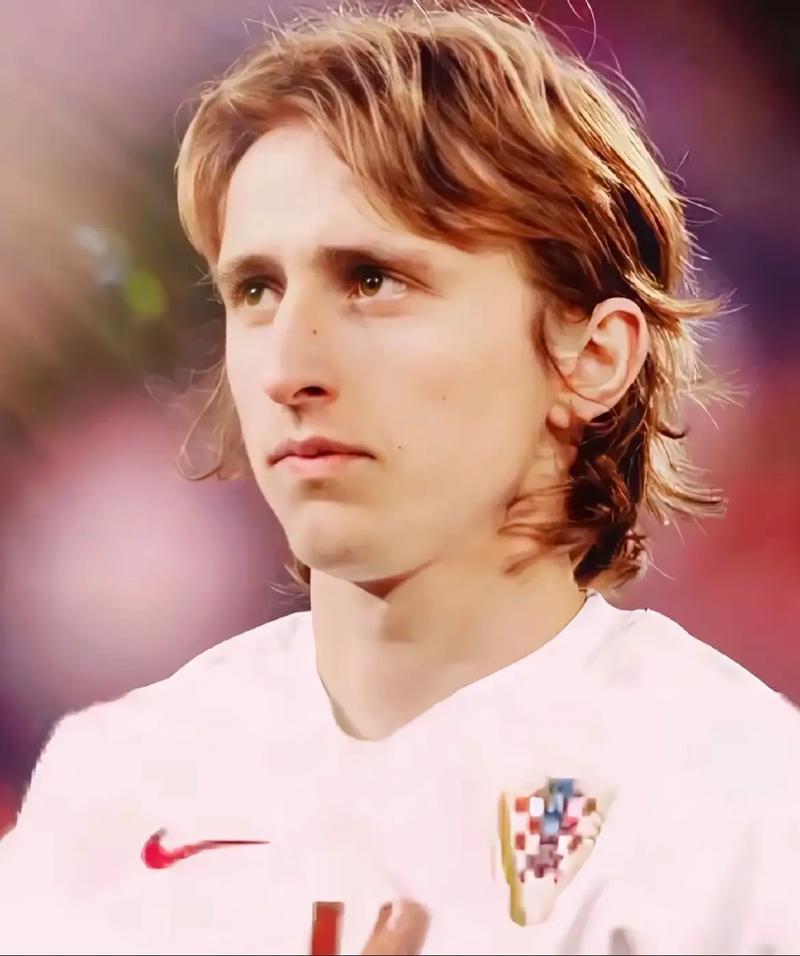 全市场报道哈列巴什维利：模板罗伯逊，皇萨与利物浦在关注他