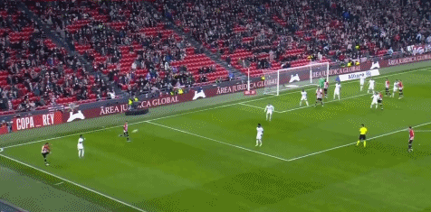 佳夫：作为后卫单场比赛进俩球不常见；沃尔特马德是顶级前锋