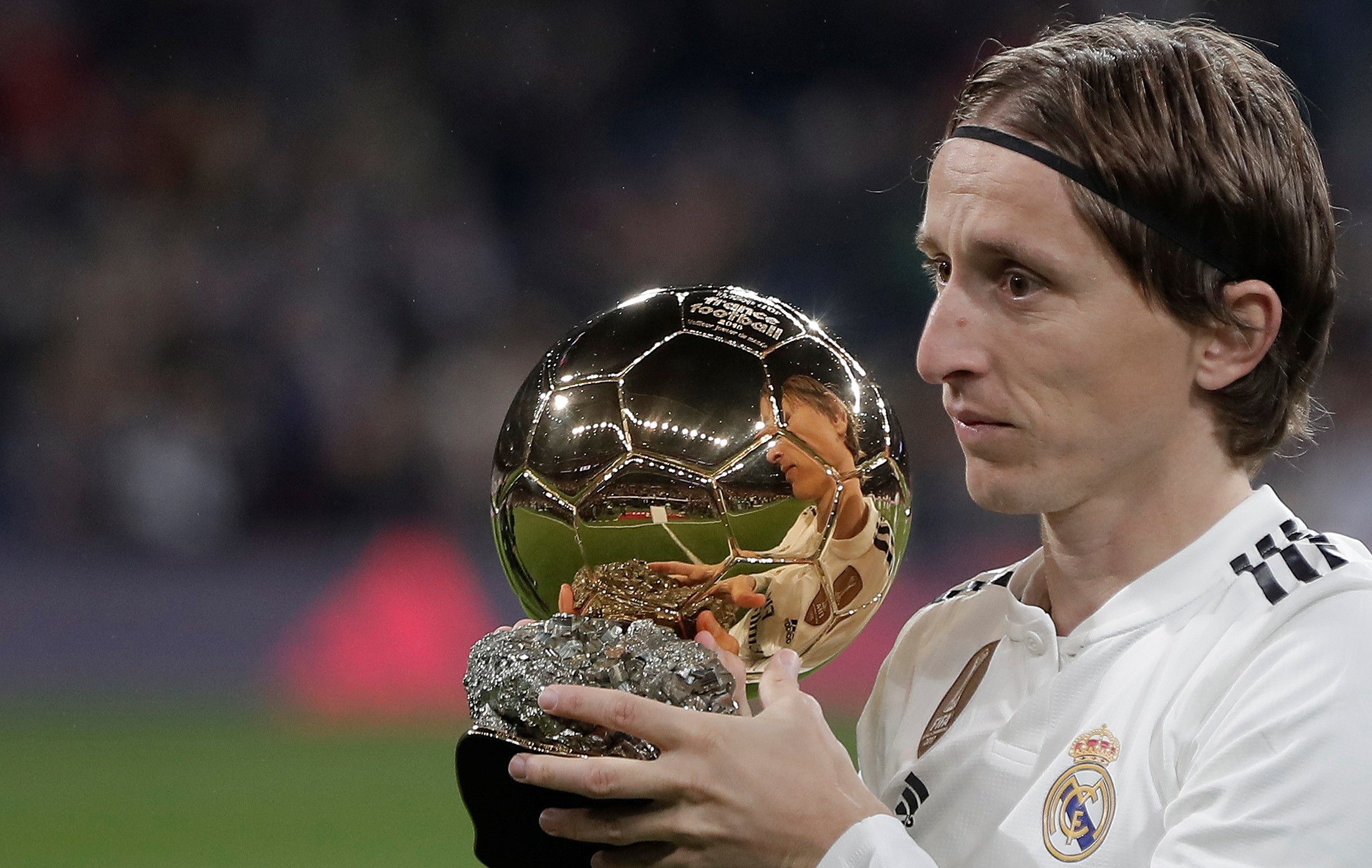 太阳报：森林后卫埃纳在养伤期间和其他球员的女友谈恋爱