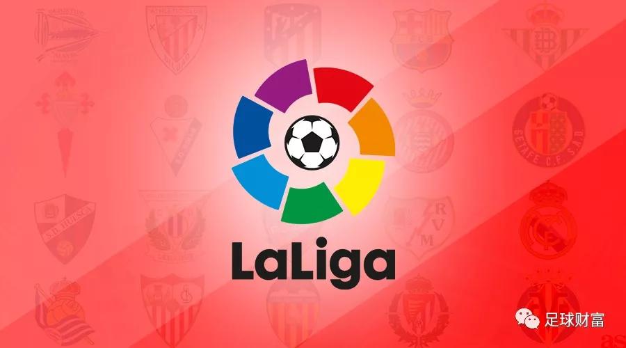 斯卡洛尼戴白手套递交世界杯，因凡蒂诺为仪式错误公开道歉